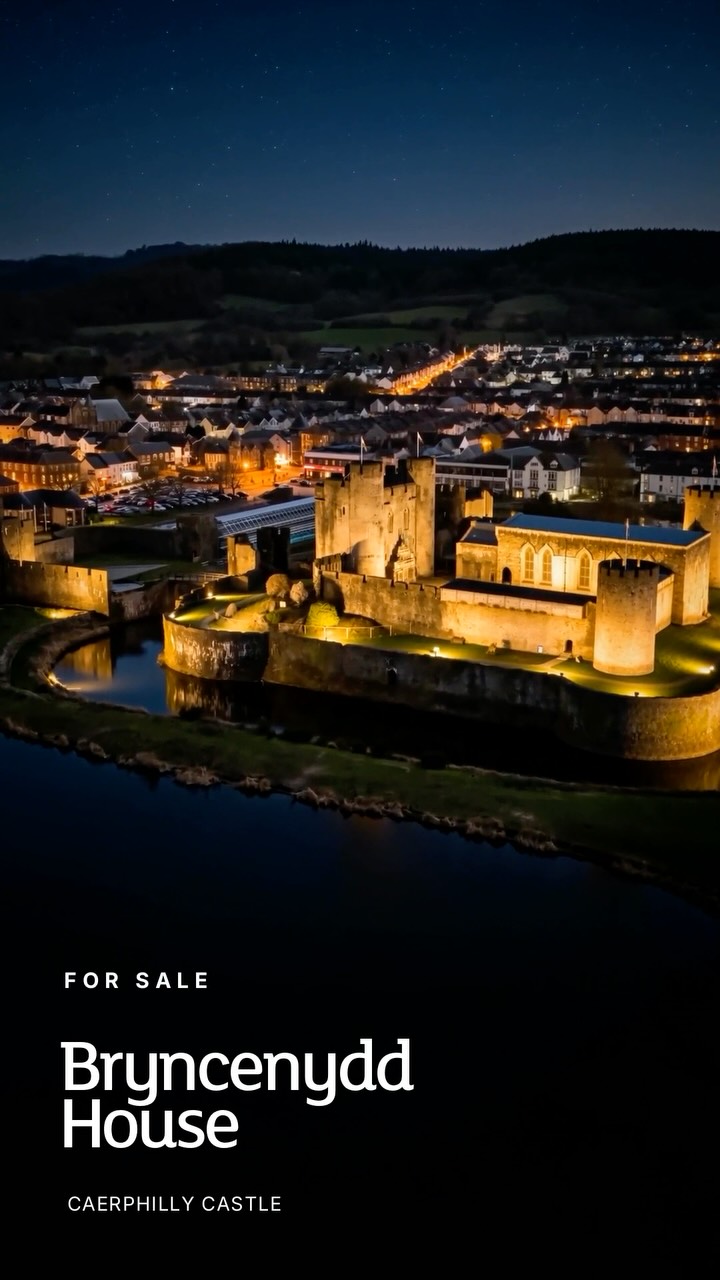 📍 Bryncenydd House, Caerphilly What price do you put on a castle view that can never be…