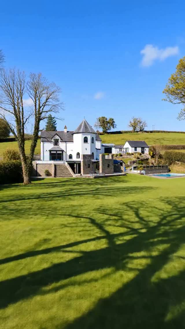 📍 Wrinstone House, Wenvoe Some homes offer a little more. Wrinstone House offers an…